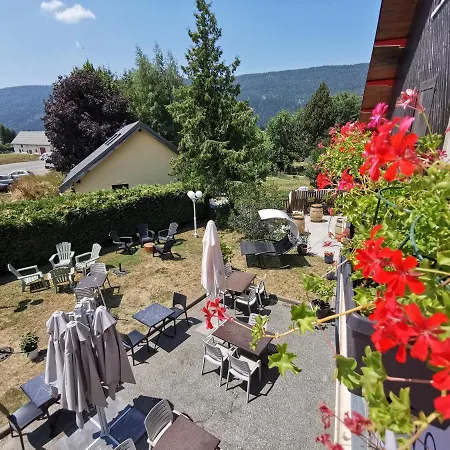 Au Feu De Bois Hotel 2*