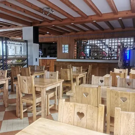 Hotel Au Feu De Bois 2*