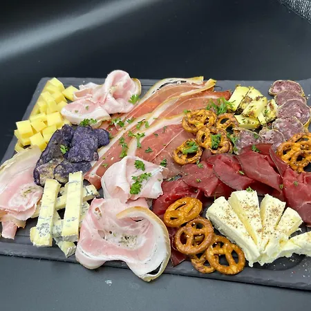 Au Feu De Bois Bar à Vin Le 1605 Hotel 2*
