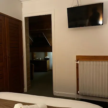 Au Feu De Bois Hotel 2*