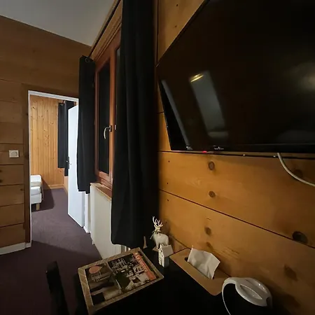 Au Feu De Bois Hotel