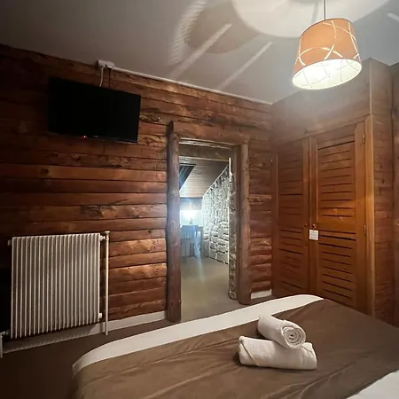 Au Feu De Bois Hotel 2*